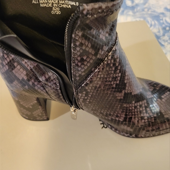 MARC FISHER black and grey ankle boots size 71/2 heel 3 inches - Picture 2 of 4